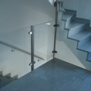 Edelstahl-Br&uuml;stungsgel&auml;nder mit Glasf&uuml;llung