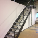 Industrietreppe mit Flachstahl-Wangen und Gitterrost-Stufen