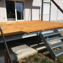 Terrassen-Konstruktion mit Holzbelag